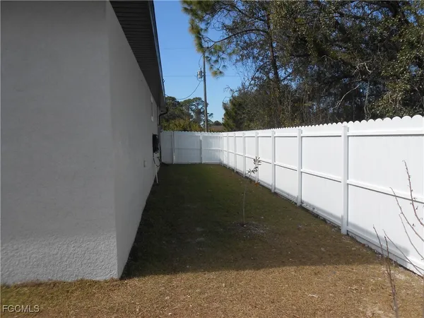 $2,500 | 6033 Kumquat Circle, LaBelle, FL 33935