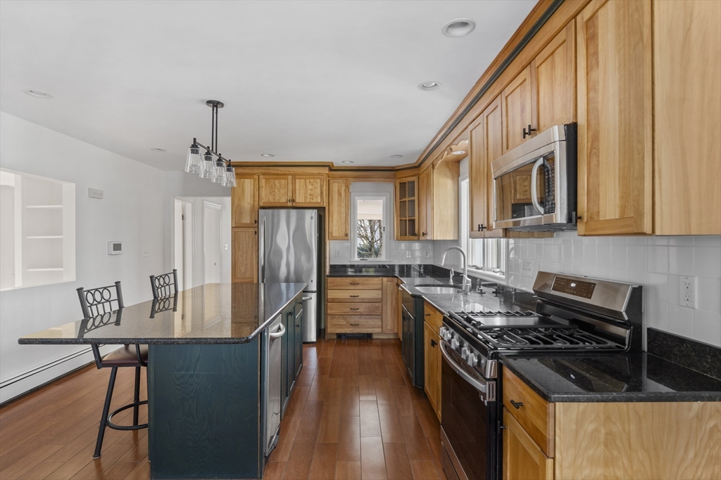 158 Dale Street Dedham, MA 02026 - Photo 5 of 28