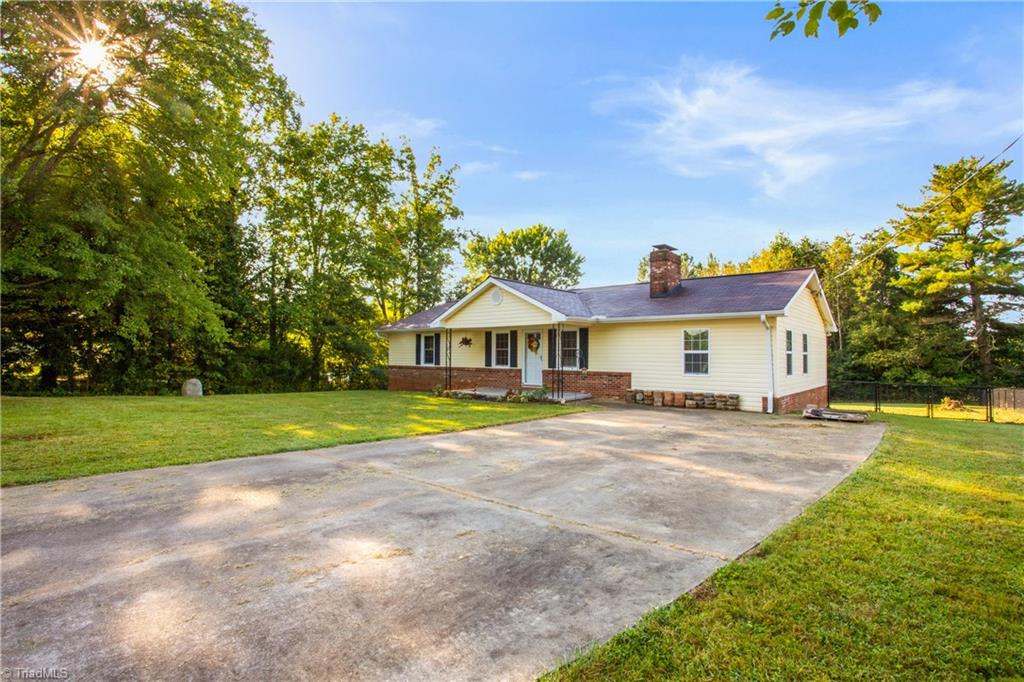 1096 Ralph Boyles Road King, NC 27021 - Photo 2 of 29