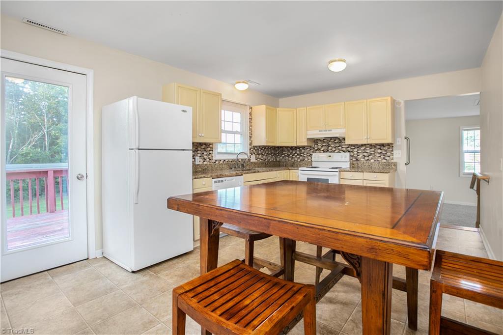 1096 Ralph Boyles Road King, NC 27021 - Photo 12 of 29 eat in kithen