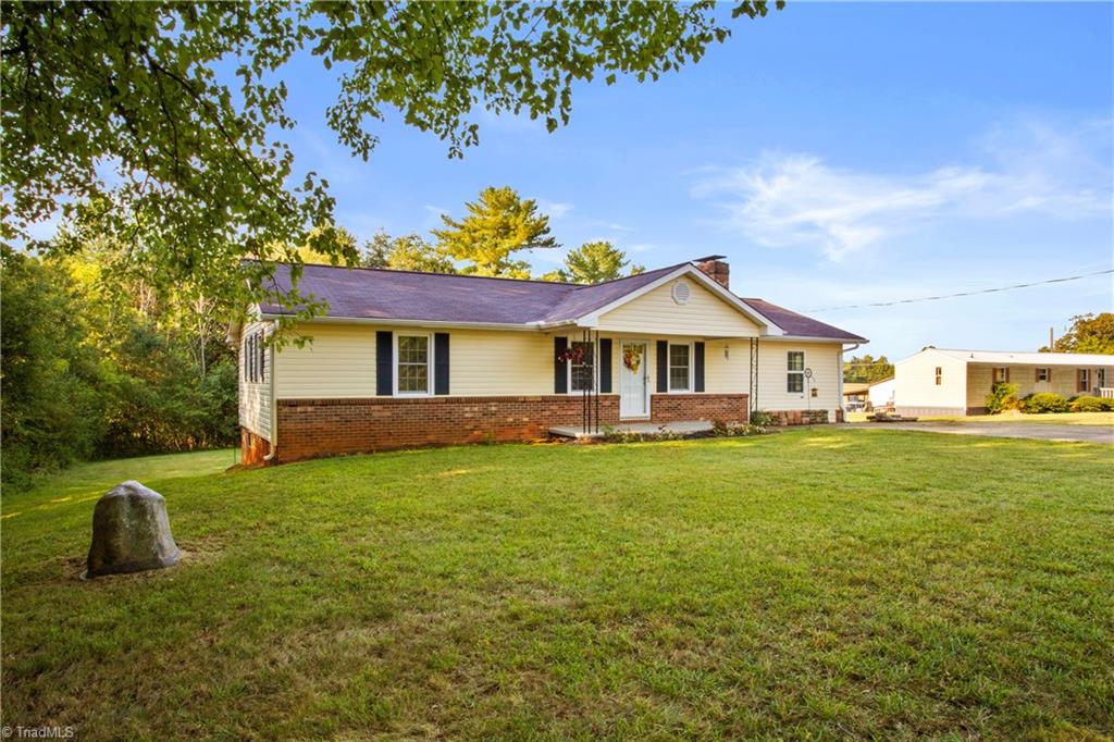 1096 Ralph Boyles Road King, NC 27021 - Photo 3 of 29