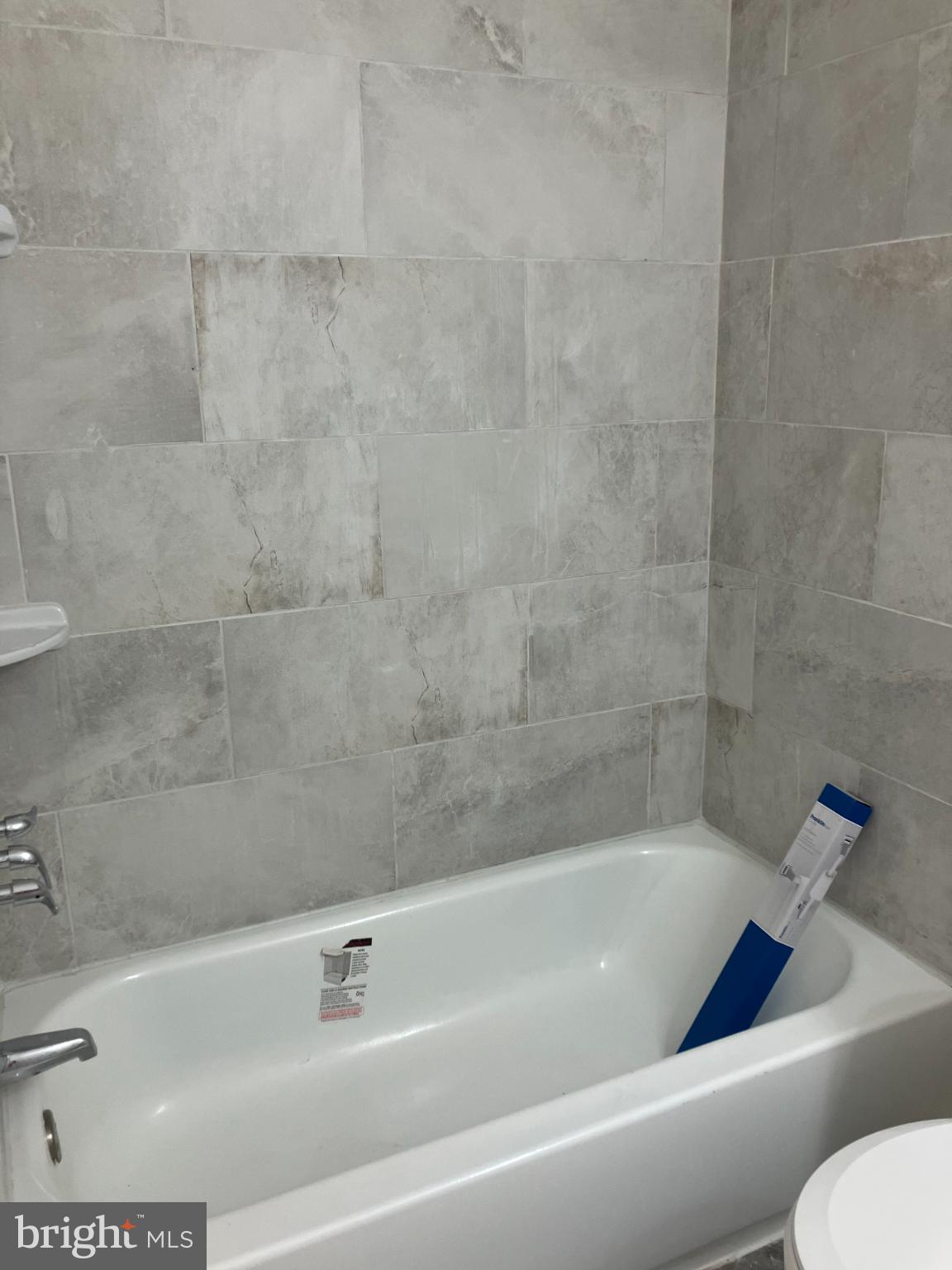 2940 Devereaux Avenue Philadelphia, PA 19149 - Photo 2 of 22 a bathroom with a bathtub and a toilet