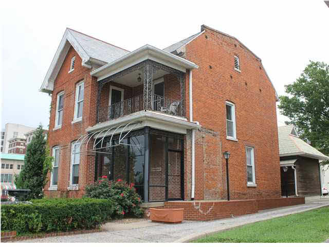 216 Southeast Riverside Drive Evansville, IN 47713 - Photo 1 of 17 Gallery Image 1