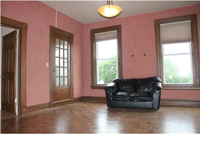 216 Southeast Riverside Drive Evansville, IN 47713 - Photo 2 of 17 Gallery Image 2