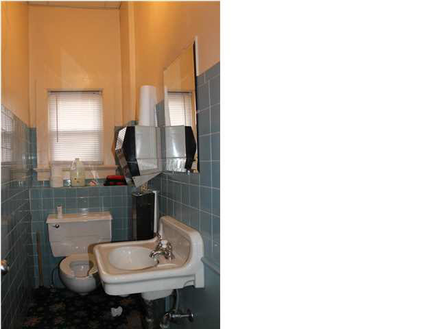 216 Southeast Riverside Drive Evansville, IN 47713 - Photo 12 of 17 Gallery Image 12