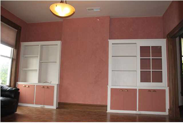 216 Southeast Riverside Drive Evansville, IN 47713 - Photo 4 of 17 Gallery Image 4