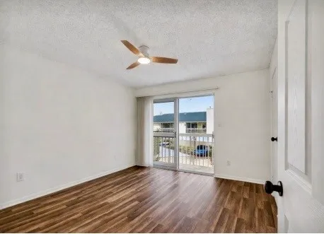 $64,900 | 3919 Fairmont Parkway, Unit 206, Pasadena, TX 77504