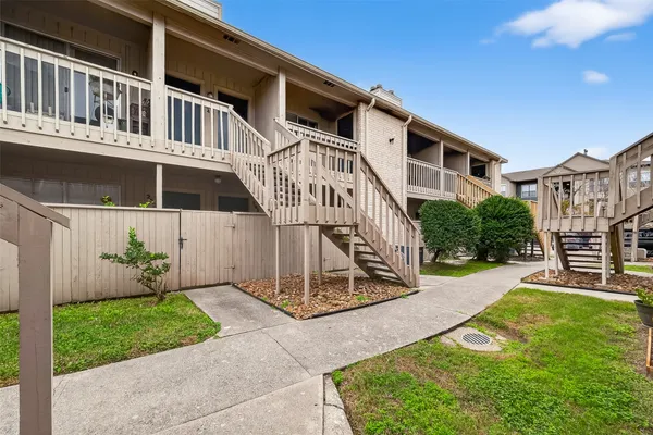 $64,900 | 3919 Fairmont Parkway, Unit 206, Pasadena, TX 77504