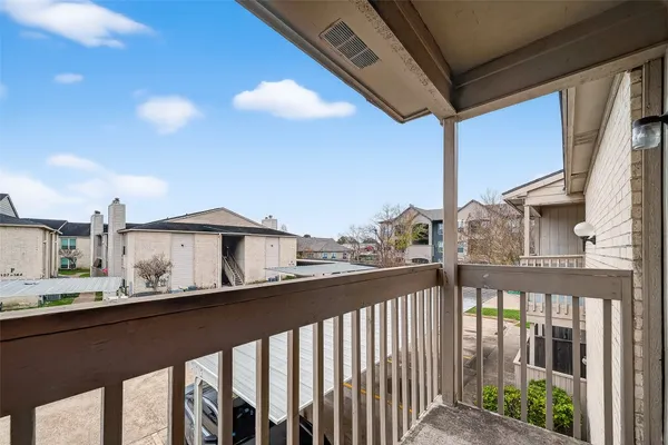 $64,900 | 3919 Fairmont Parkway, Unit 206, Pasadena, TX 77504