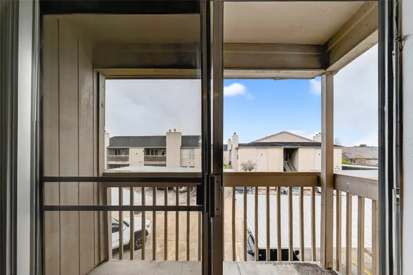 $64,900 | 3919 Fairmont Parkway, Unit 206, Pasadena, TX 77504
