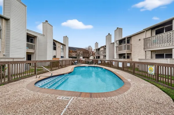 $64,900 | 3919 Fairmont Parkway, Unit 206, Pasadena, TX 77504