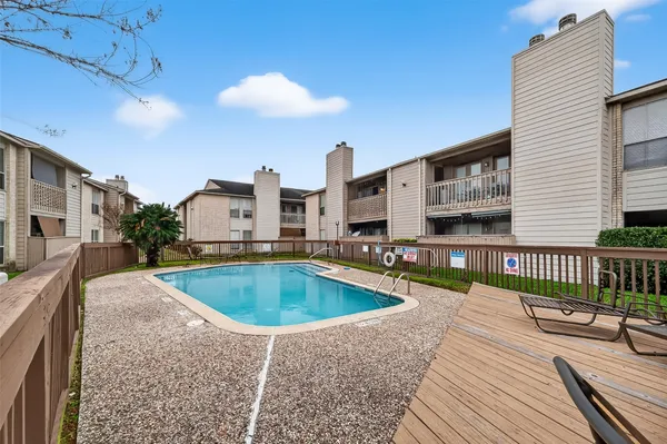 $64,900 | 3919 Fairmont Parkway, Unit 206, Pasadena, TX 77504