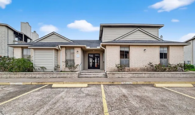 $64,900 | 3919 Fairmont Parkway, Unit 206, Pasadena, TX 77504