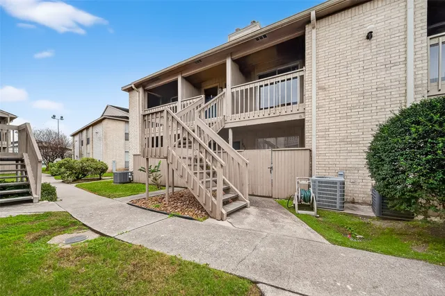 $64,900 | 3919 Fairmont Parkway, Unit 206, Pasadena, TX 77504