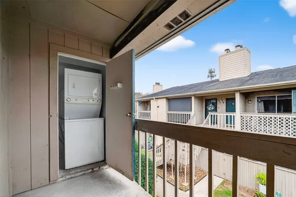 $64,900 | 3919 Fairmont Parkway, Unit 206, Pasadena, TX 77504