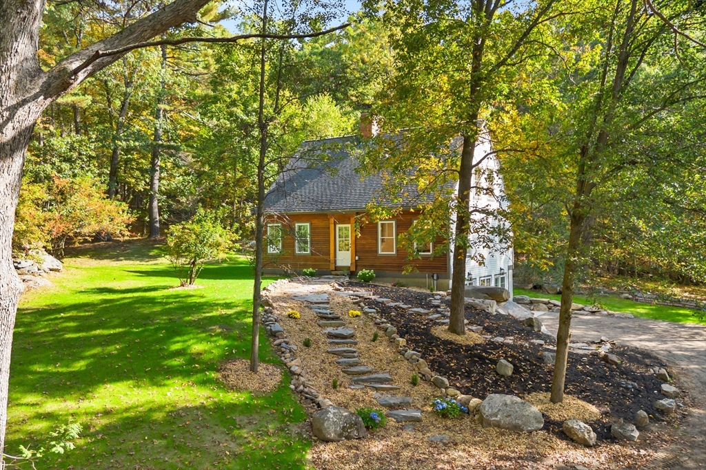 a view of a house with a yard