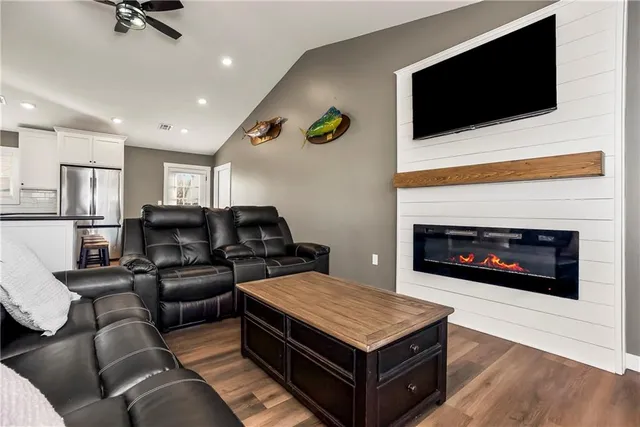 $235,000 | 209 North Hawthorne Street, Adrian, MO 64720