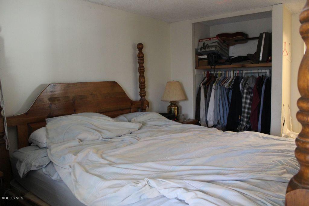 13433 Laurelhurst Road Moorpark, CA 93021 - Photo 18 of 23 a bedroom with a bed and a mirror