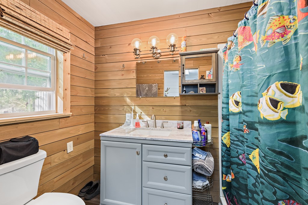 242 Providence Road Slocomb, AL 36375 - Photo 27 of 55 Bathroom 3