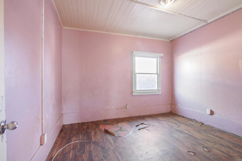 12940 Fourth Street Chino, CA 91710 - Photo 6 of 11 an empty room with a window