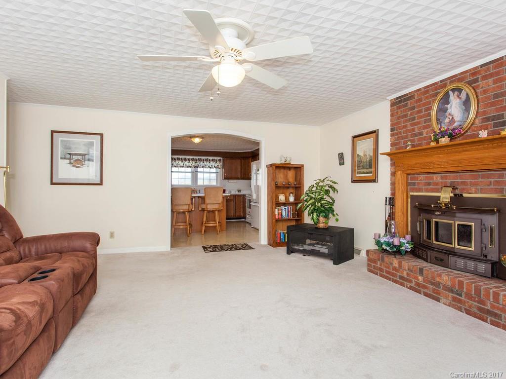 414-445 Collins Road Marshall, NC 28753 - Photo 6 of 22 Gallery Image 6