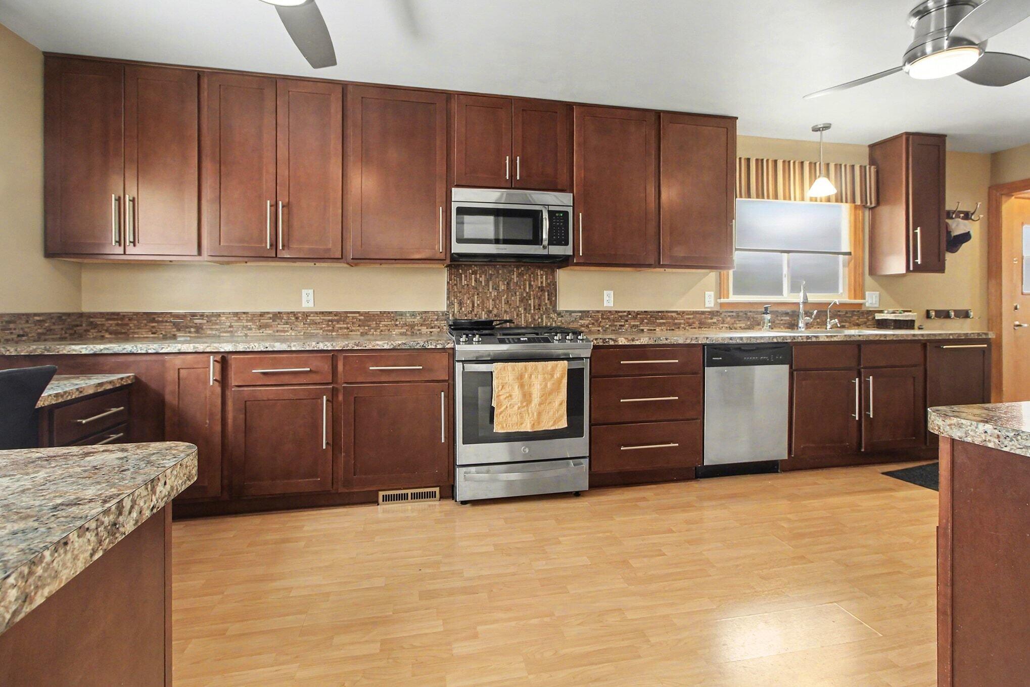 230 East Grove Street Monroe, MI 48162 - Photo 13 of 37 013_file_6354