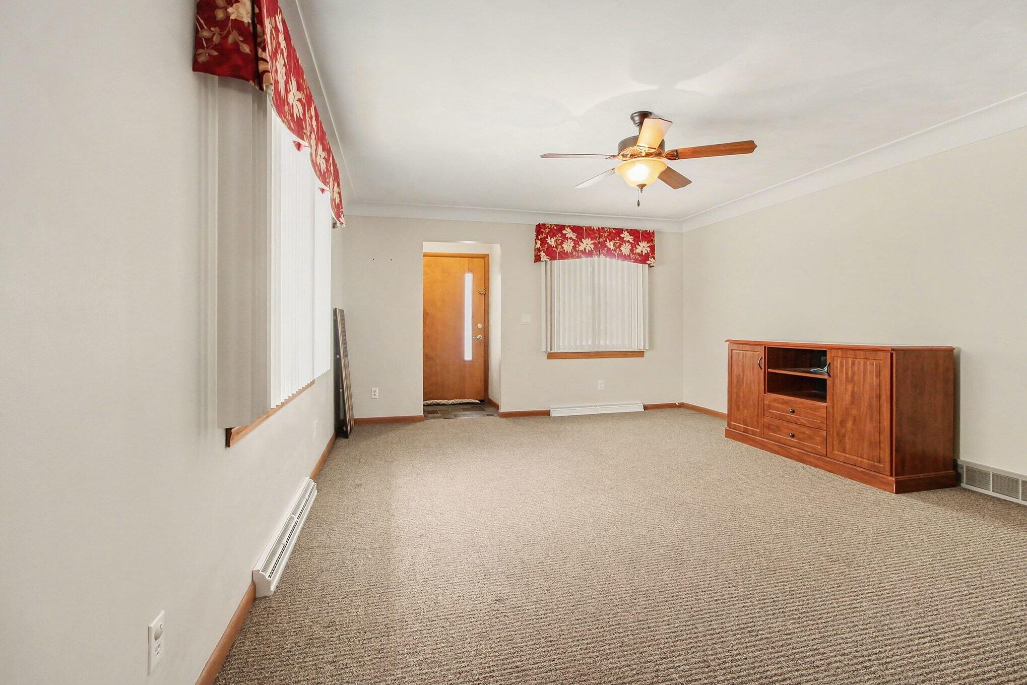 230 East Grove Street Monroe, MI 48162 - Photo 5 of 37 005_file_4580