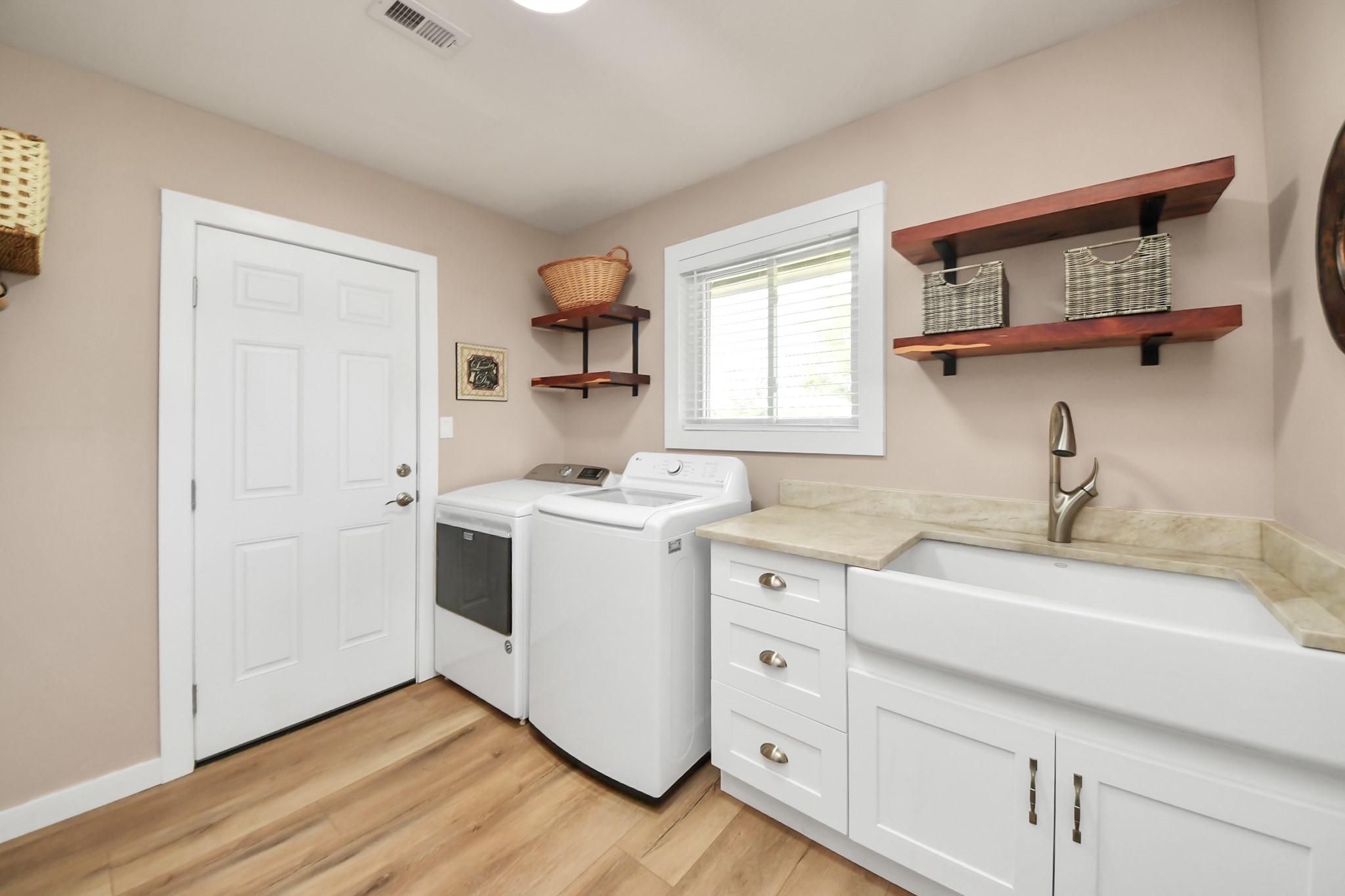 6515 Williams School Road Needville, TX 77461 - Photo 16 of 45 Gallery Image 16