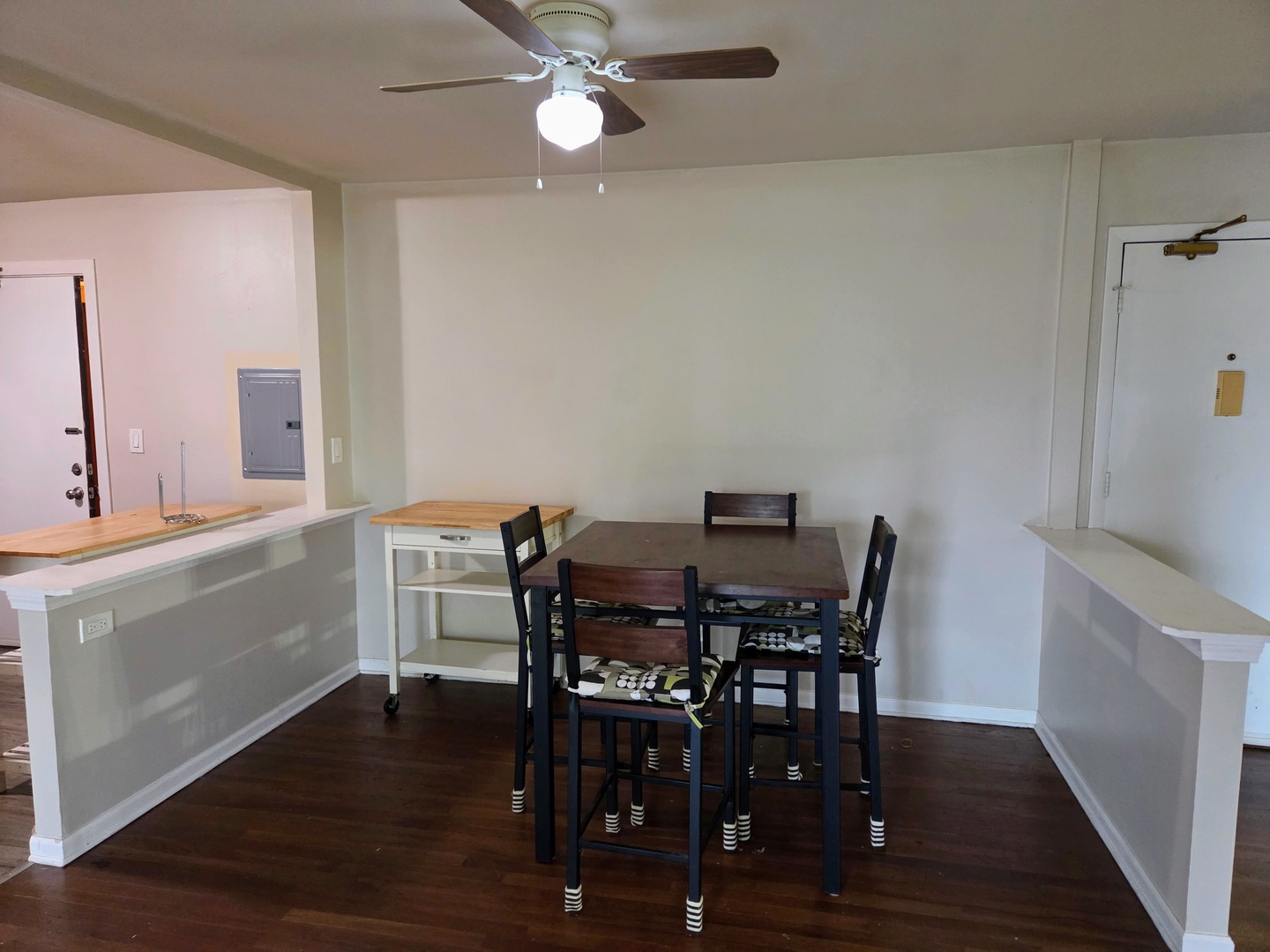 9561 Dee Road, Unit 2D Des Plaines, IL 60016 - Photo 4 of 9 a view of a dining room with furniture and wooden floor