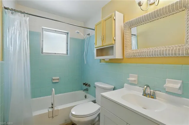 $425,000 | 4011 Coconut Circle South, Naples, FL 34104