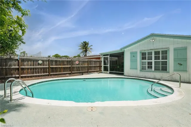 $425,000 | 4011 Coconut Circle South, Naples, FL 34104