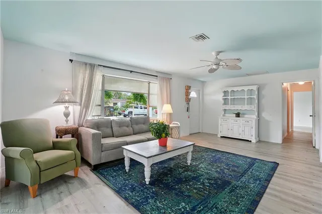 $425,000 | 4011 Coconut Circle South, Naples, FL 34104