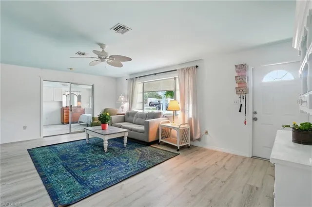 $425,000 | 4011 Coconut Circle South, Naples, FL 34104