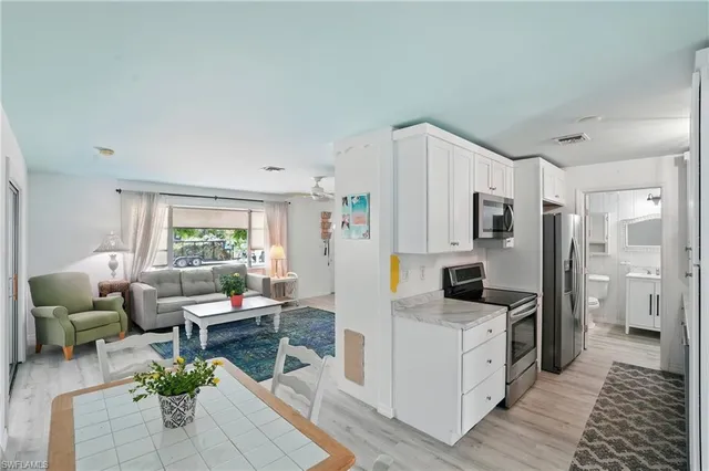 $425,000 | 4011 Coconut Circle South, Naples, FL 34104