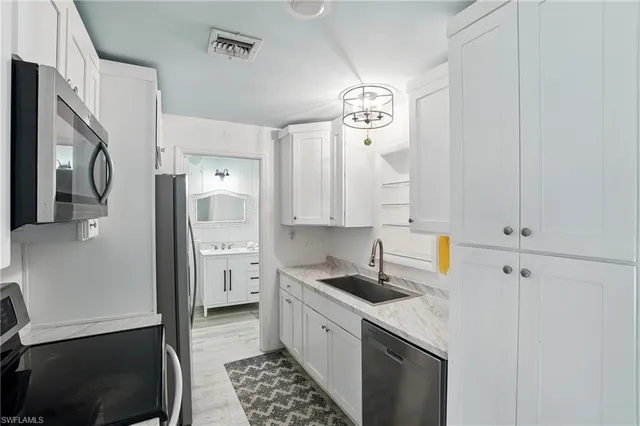 $425,000 | 4011 Coconut Circle South, Naples, FL 34104