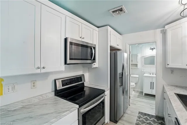 $425,000 | 4011 Coconut Circle South, Naples, FL 34104