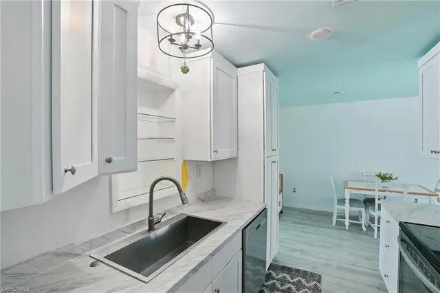 $425,000 | 4011 Coconut Circle South, Naples, FL 34104