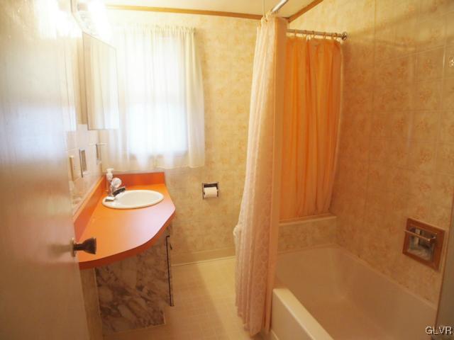 1509 Valley Road Bethlehem, PA 18018 - Photo 12 of 13 Gallery Image 12