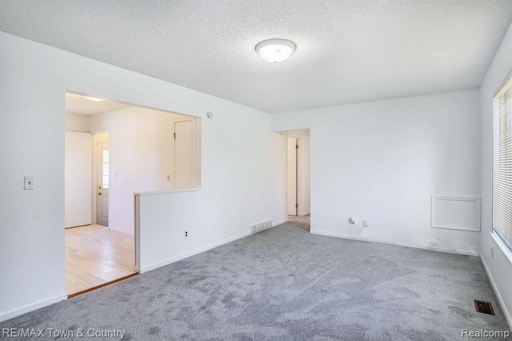 7330 Nichols Road Flushing, MI 48433 - Photo 3 of 20