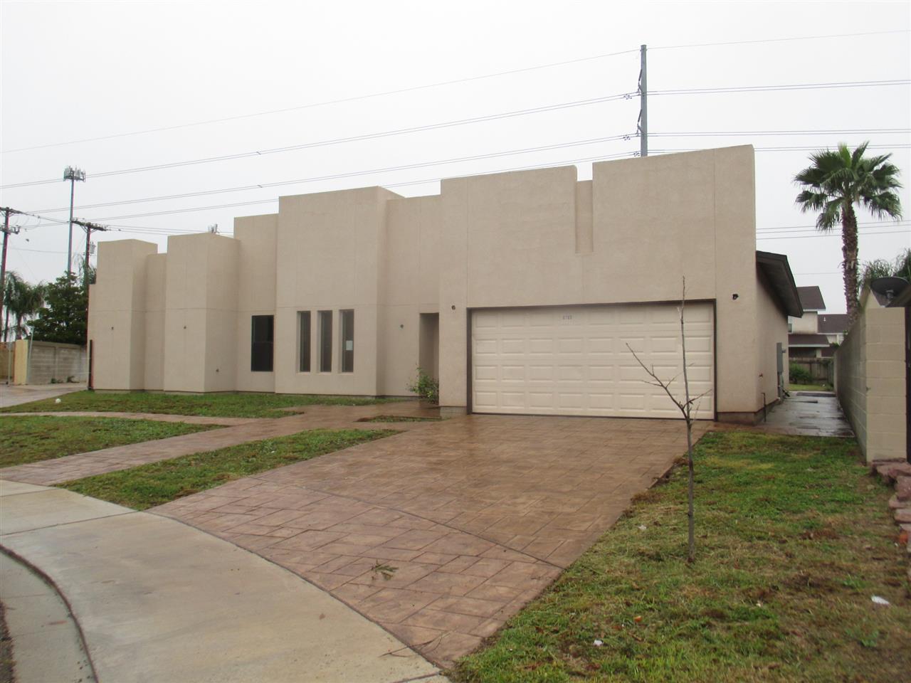 a view of a back yard of the house