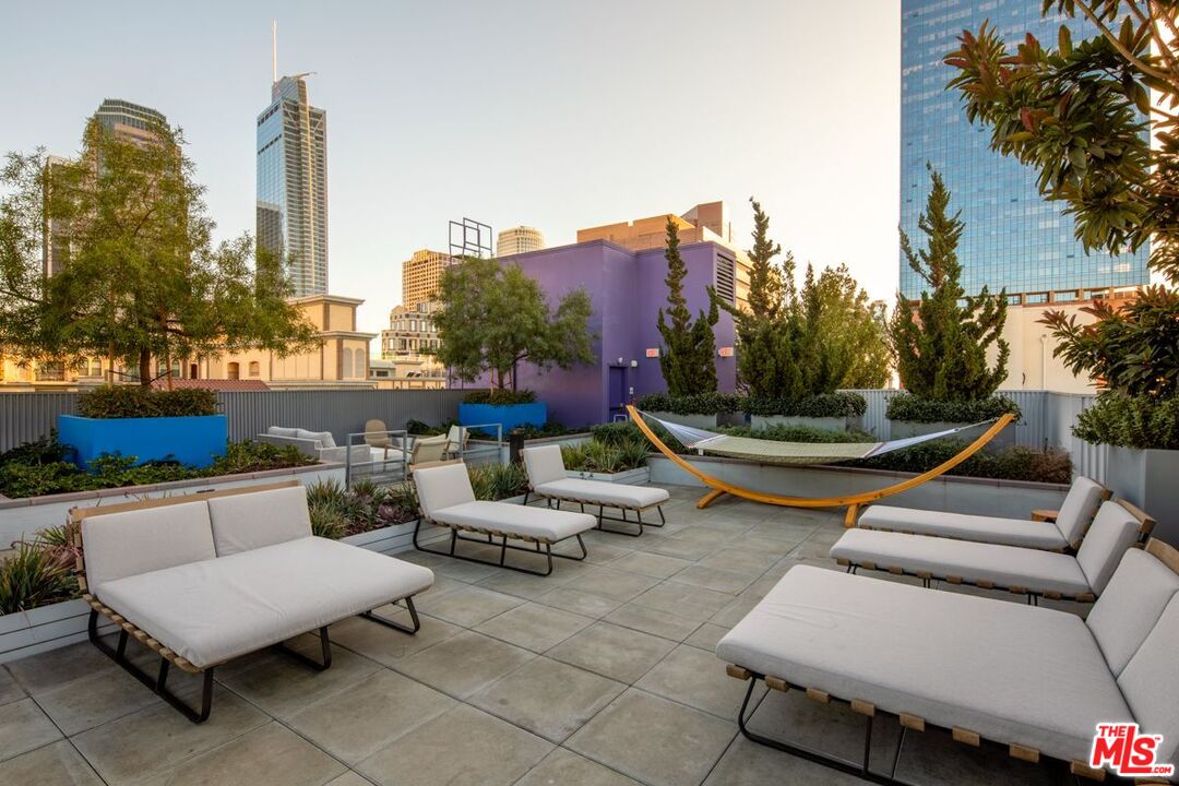 1120 West 6th Street, Unit 2257 Los Angeles, CA 90017 - Photo 38 of 51 a view of outdoor space with seating