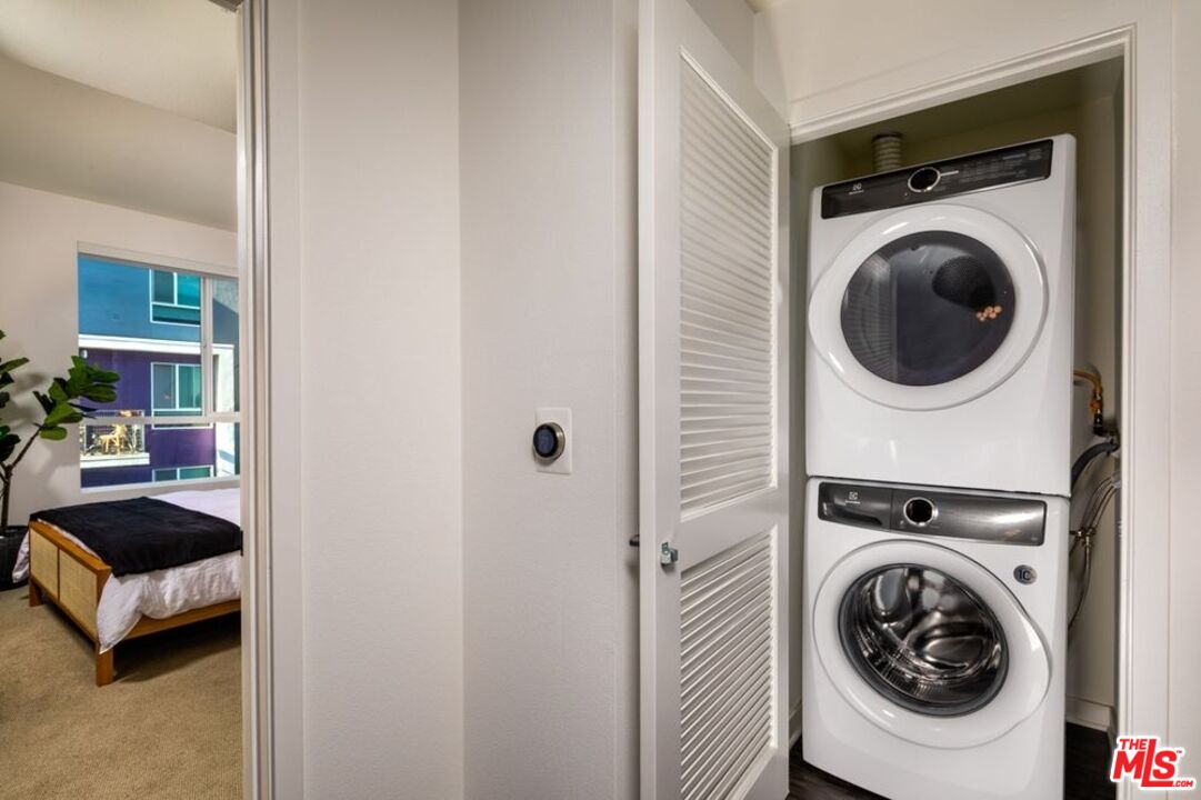 1120 West 6th Street, Unit 2257 Los Angeles, CA 90017 - Photo 8 of 51 a utility room with dryer and washer