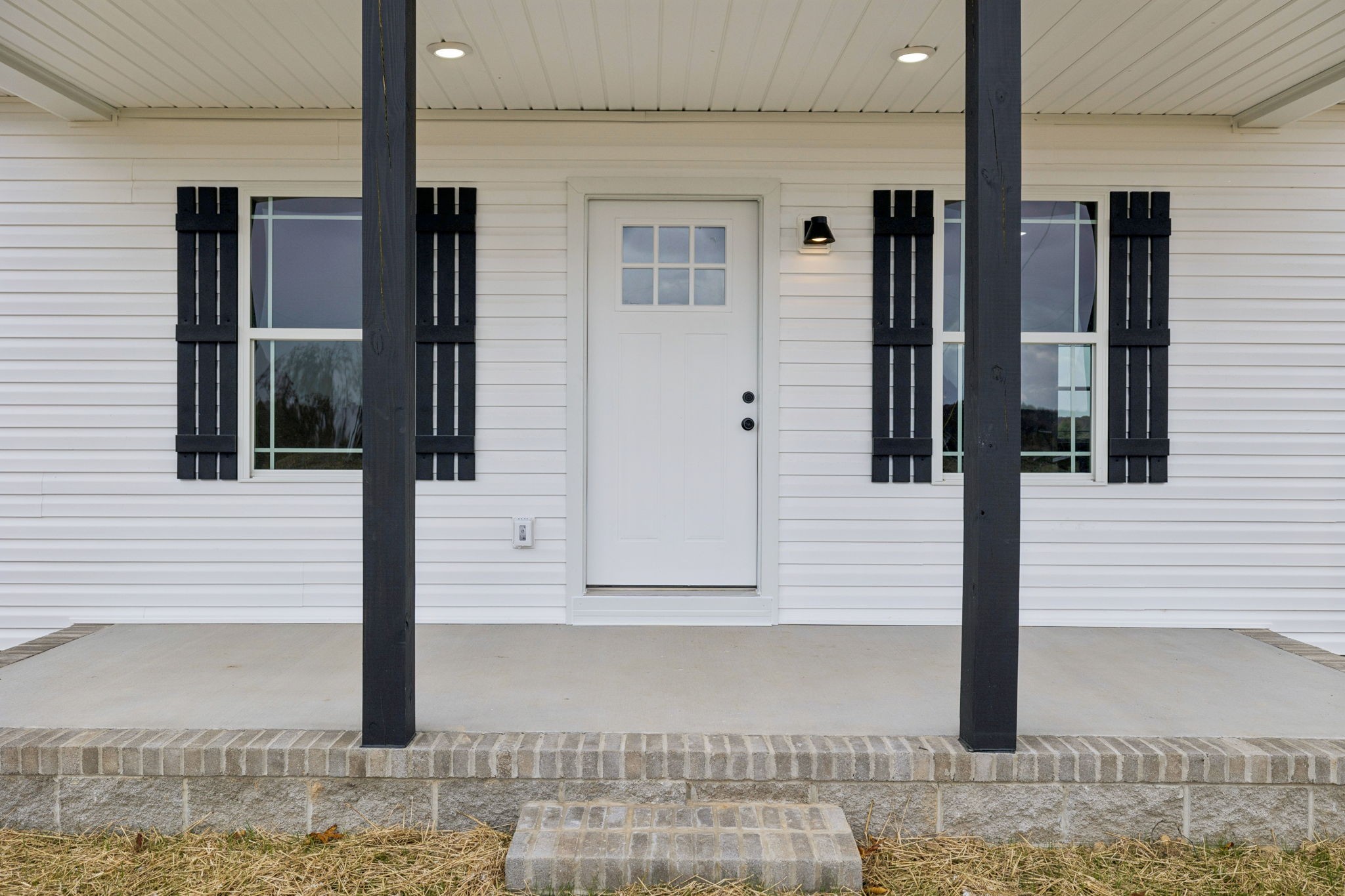 2623 Oak Knob Road Lafayette, TN 37083 - Photo 4 of 36 a view of a entryway of the house