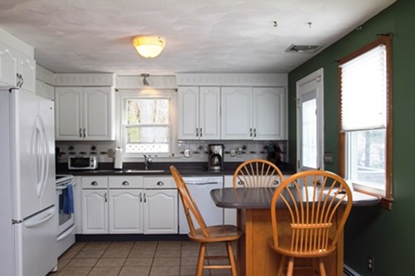 12 Harnden Road Billerica, MA 01821 - Photo 2 of 27