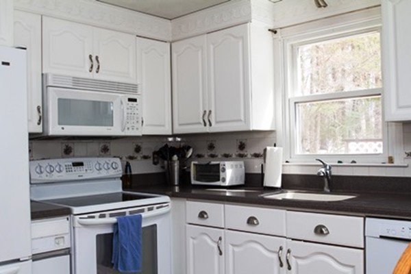 12 Harnden Road Billerica, MA 01821 - Photo 3 of 27