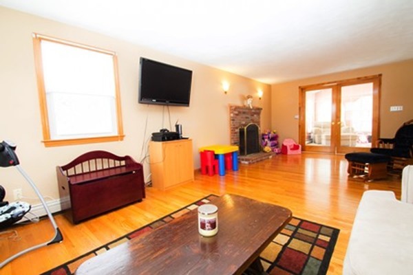12 Harnden Road Billerica, MA 01821 - Photo 7 of 27