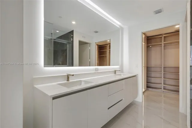 $9,990 | 700 Northeast 24th Street, Unit 1603, Miami, FL 33137