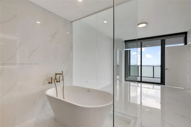 $9,990 | 700 Northeast 24th Street, Unit 1603, Miami, FL 33137