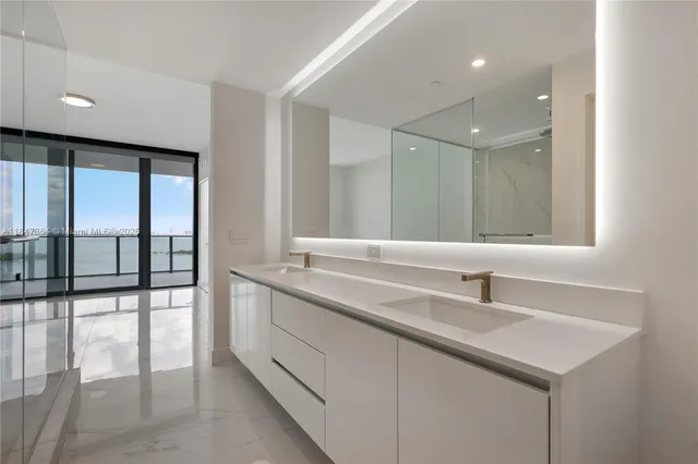 $9,990 | 700 Northeast 24th Street, Unit 1603, Miami, FL 33137