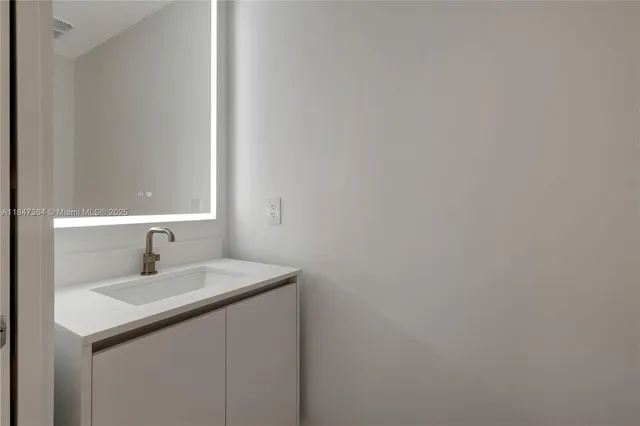 $9,990 | 700 Northeast 24th Street, Unit 1603, Miami, FL 33137